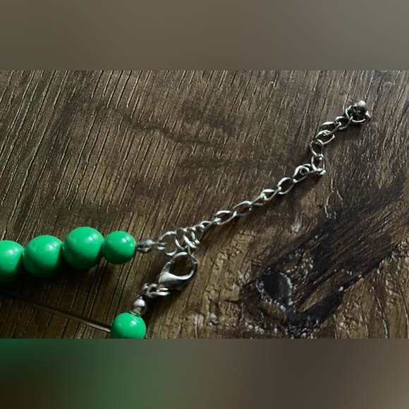 VINTAGE Green Bead Necklace - Picture 3 of 9
